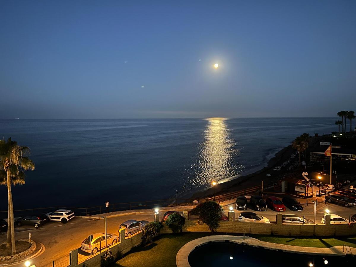 Ribera Playa Alhamar Apartment Sitio de Calahonda Bagian luar foto